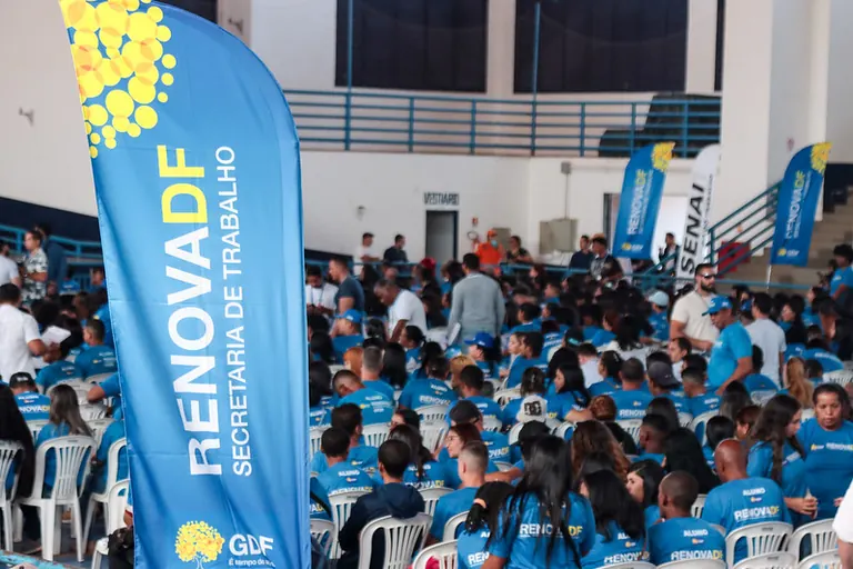 Deputado Robério Negreiros celebra marca de mais de 114 mil profissionais capacitados no DF