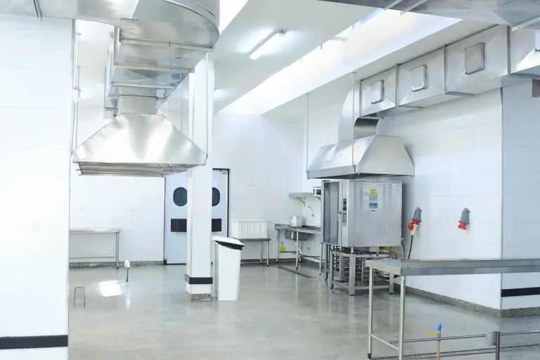 Com apoio de Robério Negreiros, cozinha hospitalar do Hran é reinaugurada