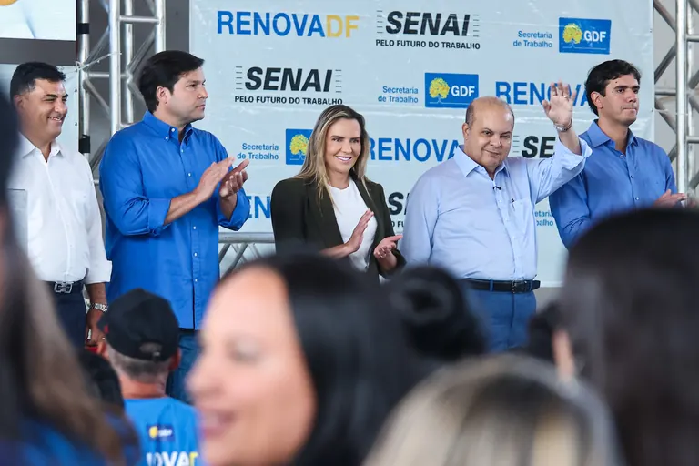 CLDF homenageia programas de qualificação profissional