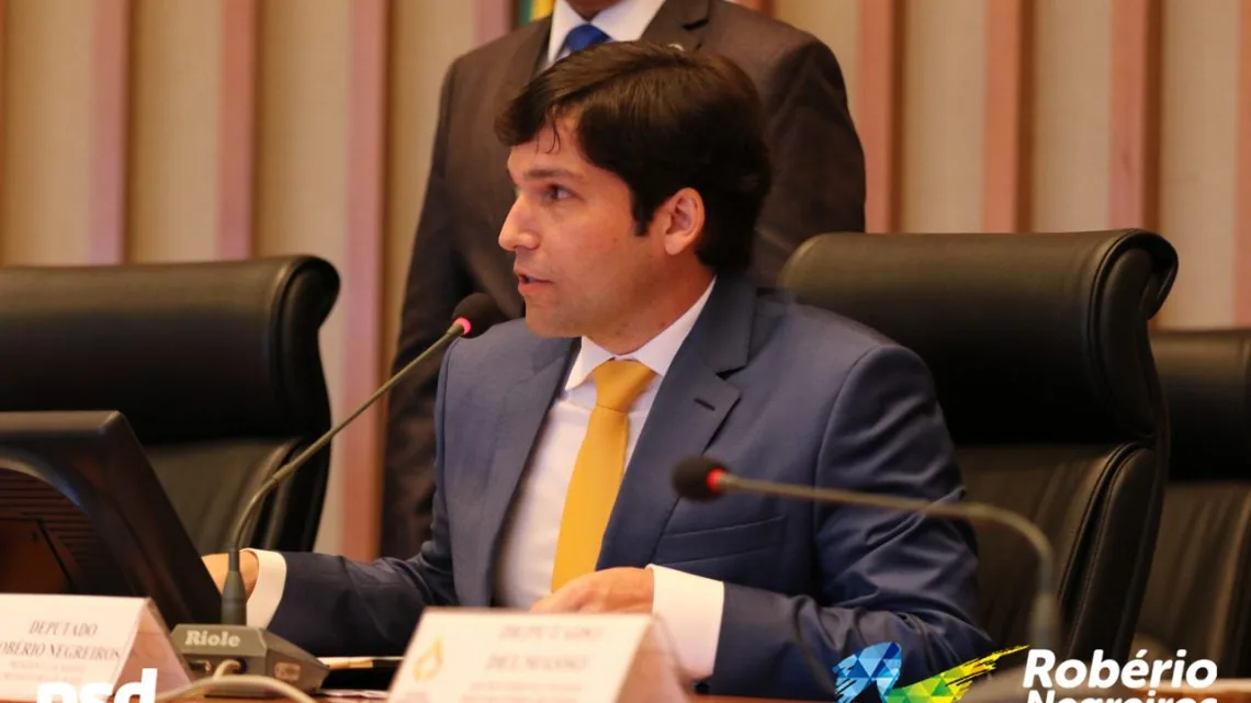 Presidindo a Cerimônia de Posse dos Excelentíssimos Senhores Deputados Distritais.