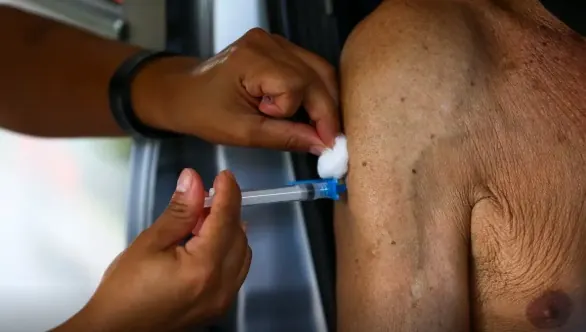 Comissão de Saúde aprova oferta de duas novas vacinas no SUS para pessoas idosas