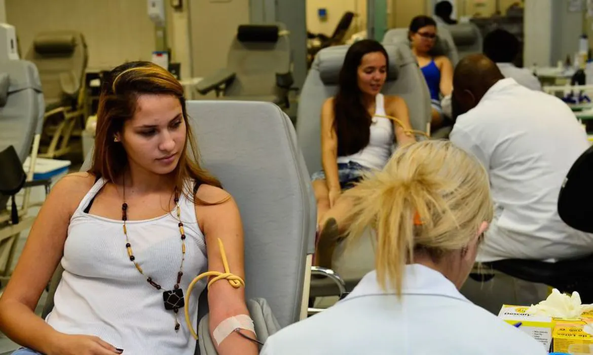 Programa educativo incentiva doações de sangue e de medula óssea