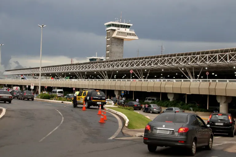Robério denuncia multa no Aeroporto JK