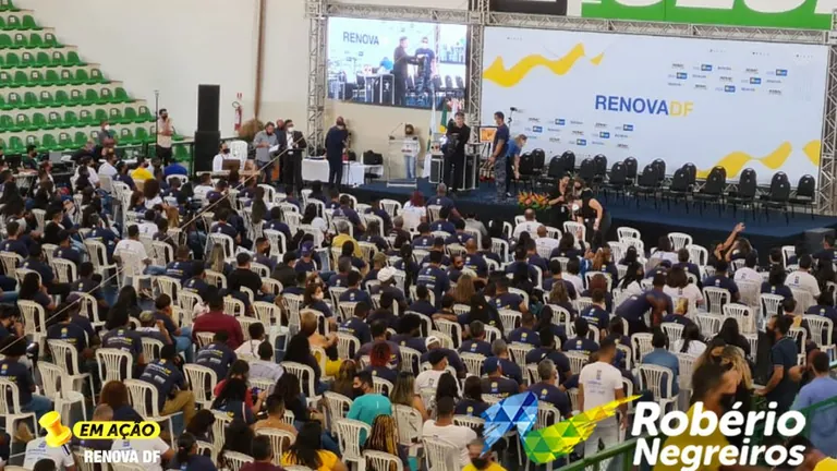”Não estamos dando esmolas, mas dignidade”, diz Robério na entrega de diplomas do Renova-DF