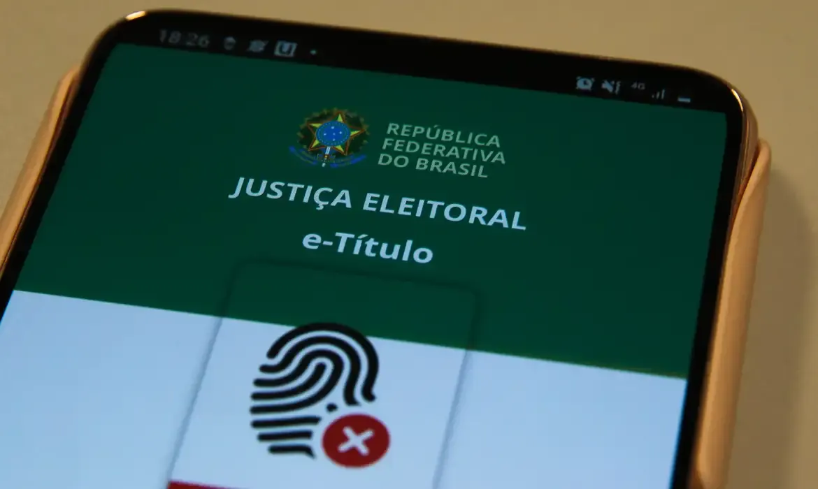 Robério sugere ampliação do programa de alistamento eleitoral de jovens para escolas privadas do DF