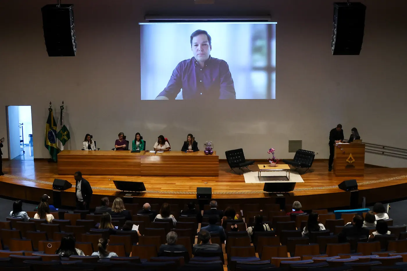 Simpósio na CLDF debate o futuro do tratamento e apoio a pacientes com lúpus