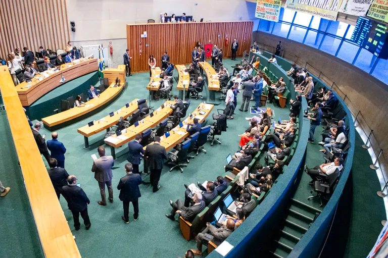 Aprovados projetos do deputado Robério Negreiros em favor do bem-estar animal e do cicloturismo no DF
