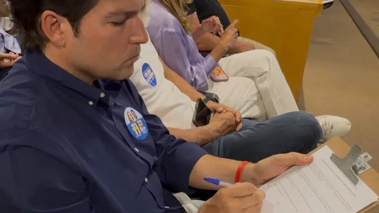 Robério Negreiros participa de ato e assina manifesto em defesa do Fundo Constitucional do DF