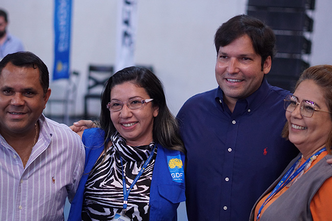 Robério Negreiros com equipe em evento do Governo do Distrito Federal